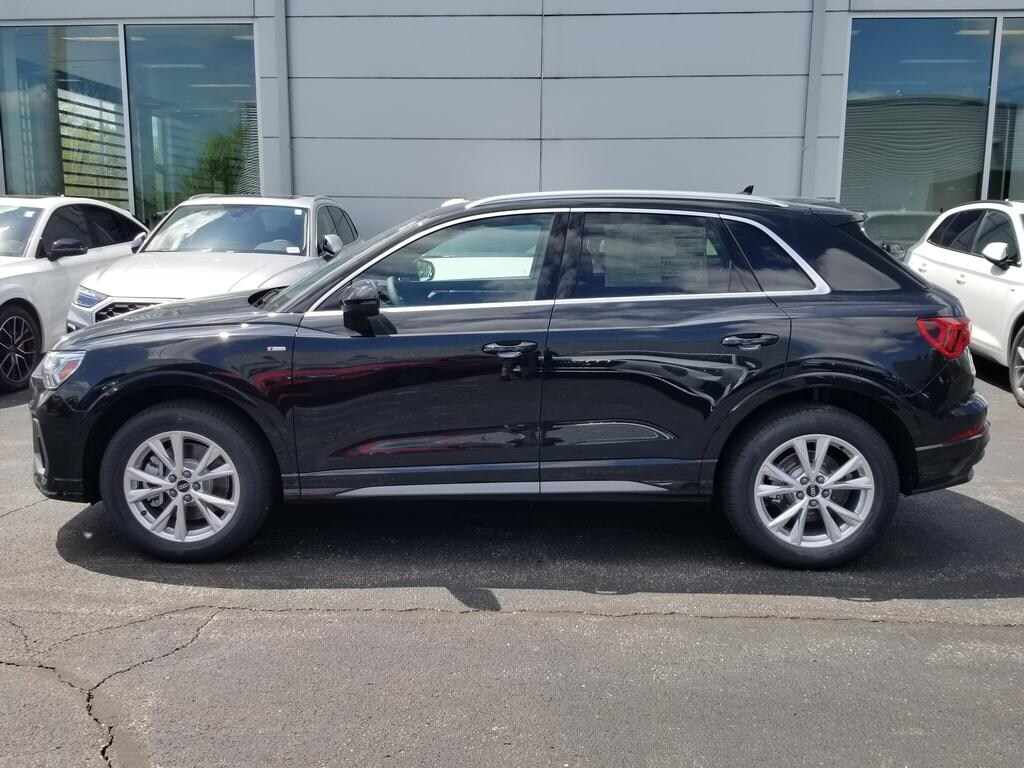 2025 Audi Q3 S line Premium Plus 45 TFSI photo 2