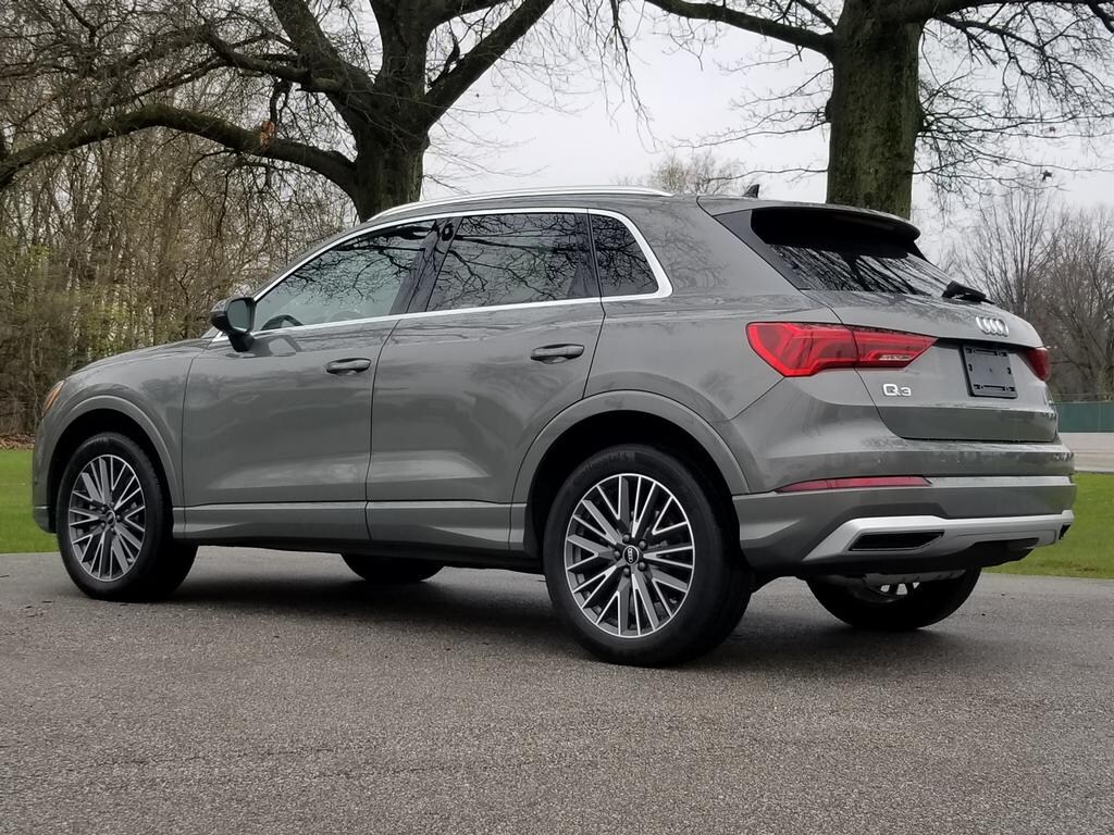 2022 Audi Q3 Premium 40 TFSI photo 3