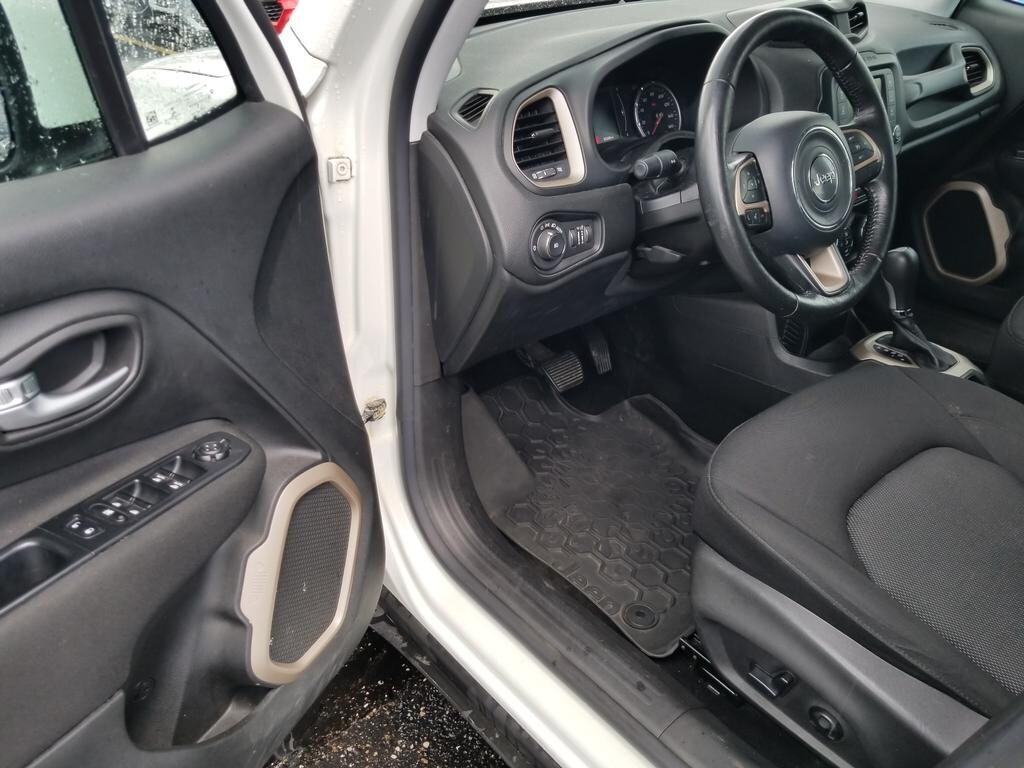 2015 Jeep Renegade Latitude photo 4