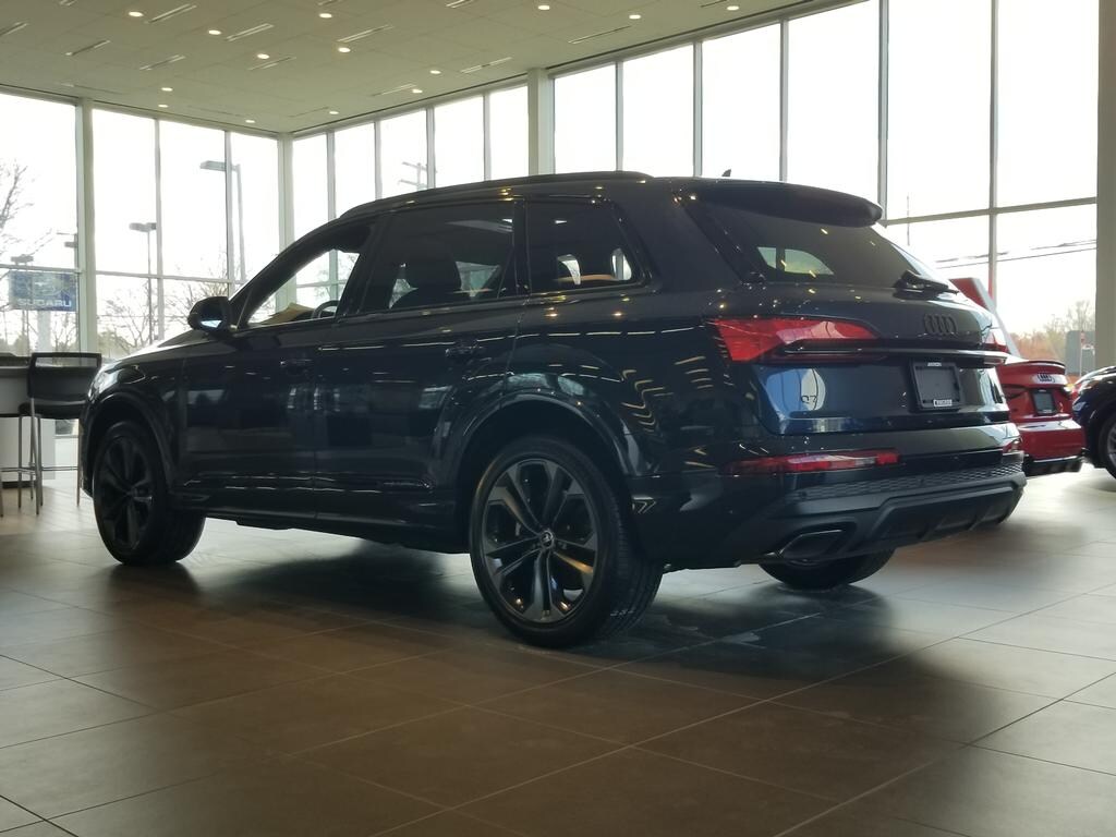 2025 Audi Q7 55 Premium Plus photo 3