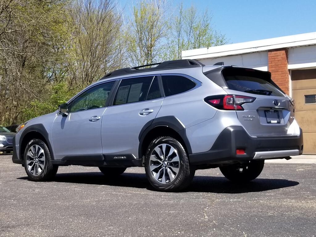 2025 Subaru Outback Limited XT photo 3