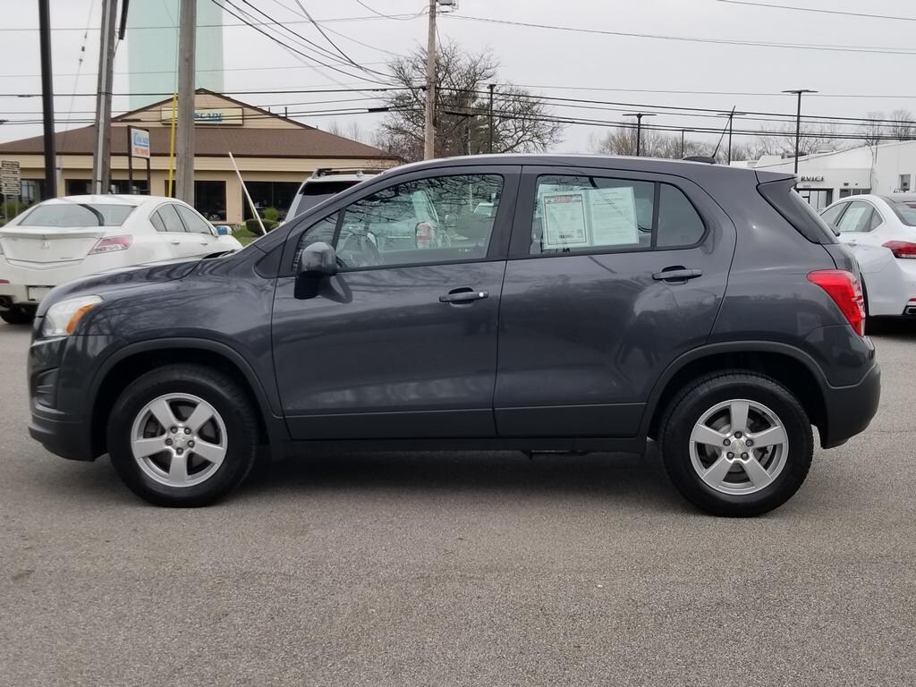 2016 Chevrolet Trax LS photo 2