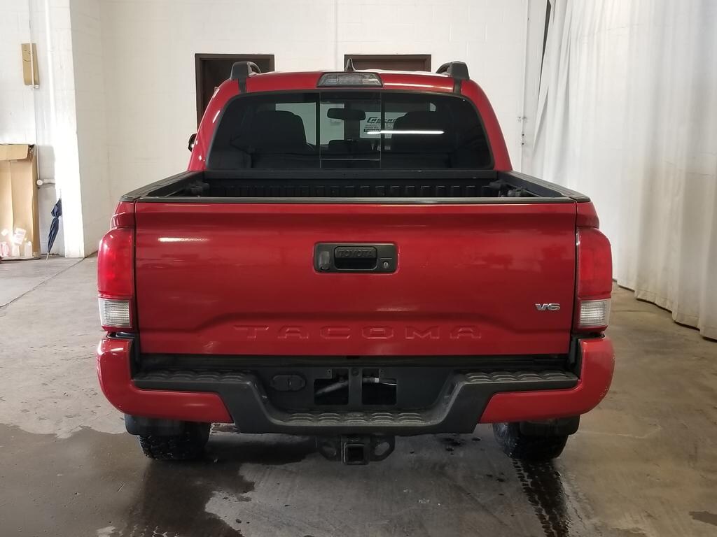 2017 Toyota Tacoma TRD Sport Double Cab photo 4