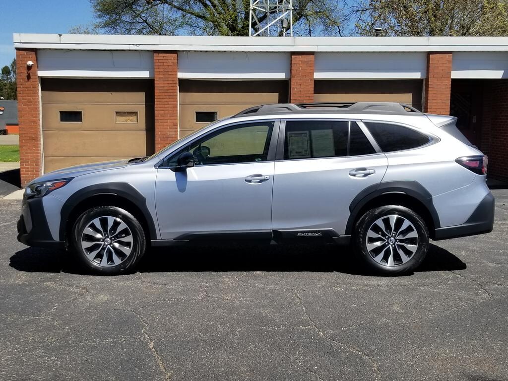2025 Subaru Outback Limited XT photo 2