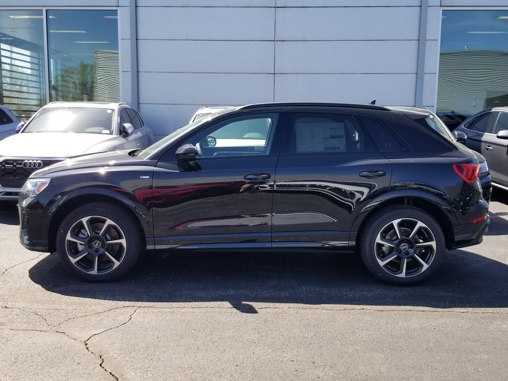 2025 Audi Q3 45 TFSI S line Premium Plus photo 2