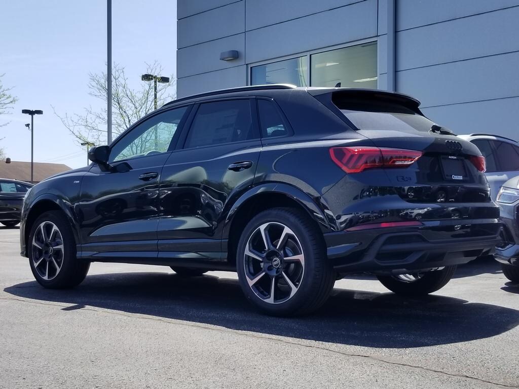 2025 Audi Q3 45 TFSI S line Premium Plus photo 3