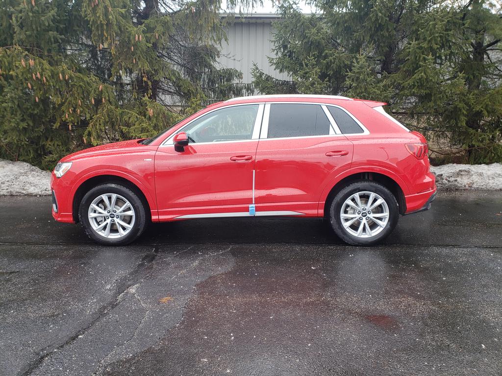 2025 Audi Q3 S line 45 TFSI photo 3