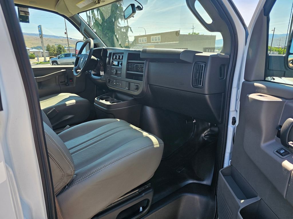 2025 Chevrolet Express Cargo Work Van - Photo 18