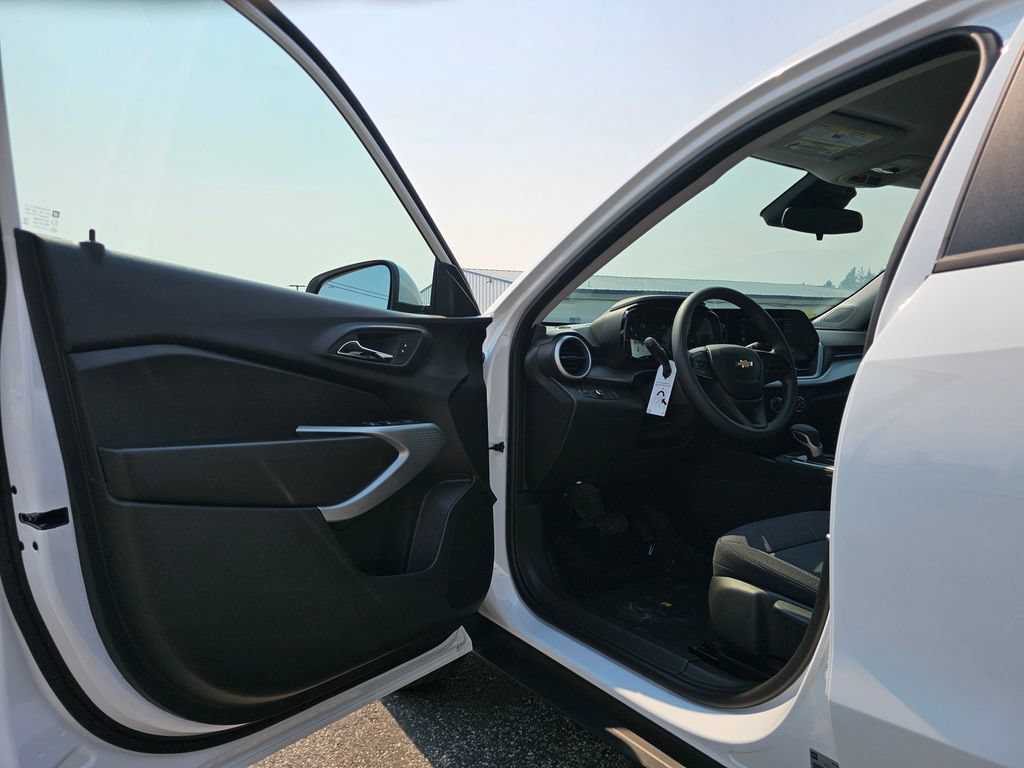 2026 Chevrolet Trax LS - Photo 28