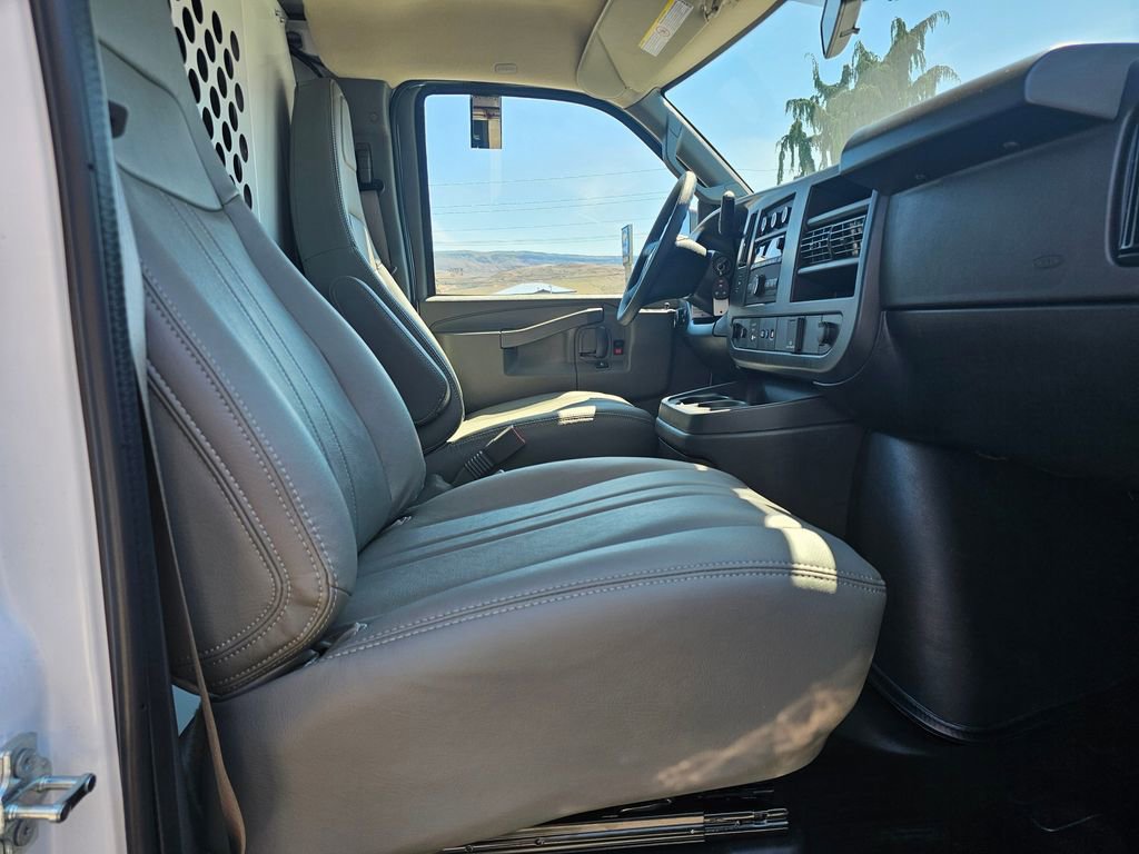 2025 Chevrolet Express Cargo Work Van - Photo 19