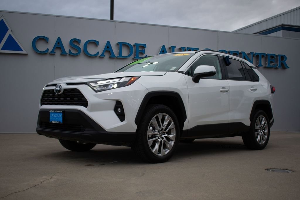 2025 Toyota RAV4 XLE Premium