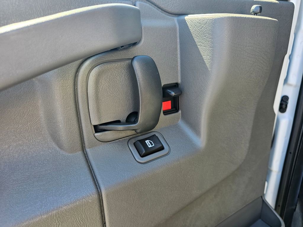2025 Chevrolet Express Cargo Work Van - Photo 27