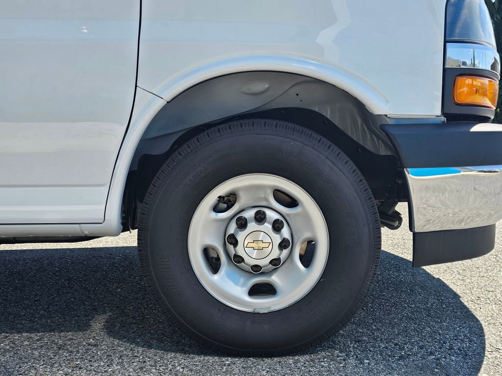 2025 Chevrolet Express Cargo Work Van - Photo 17