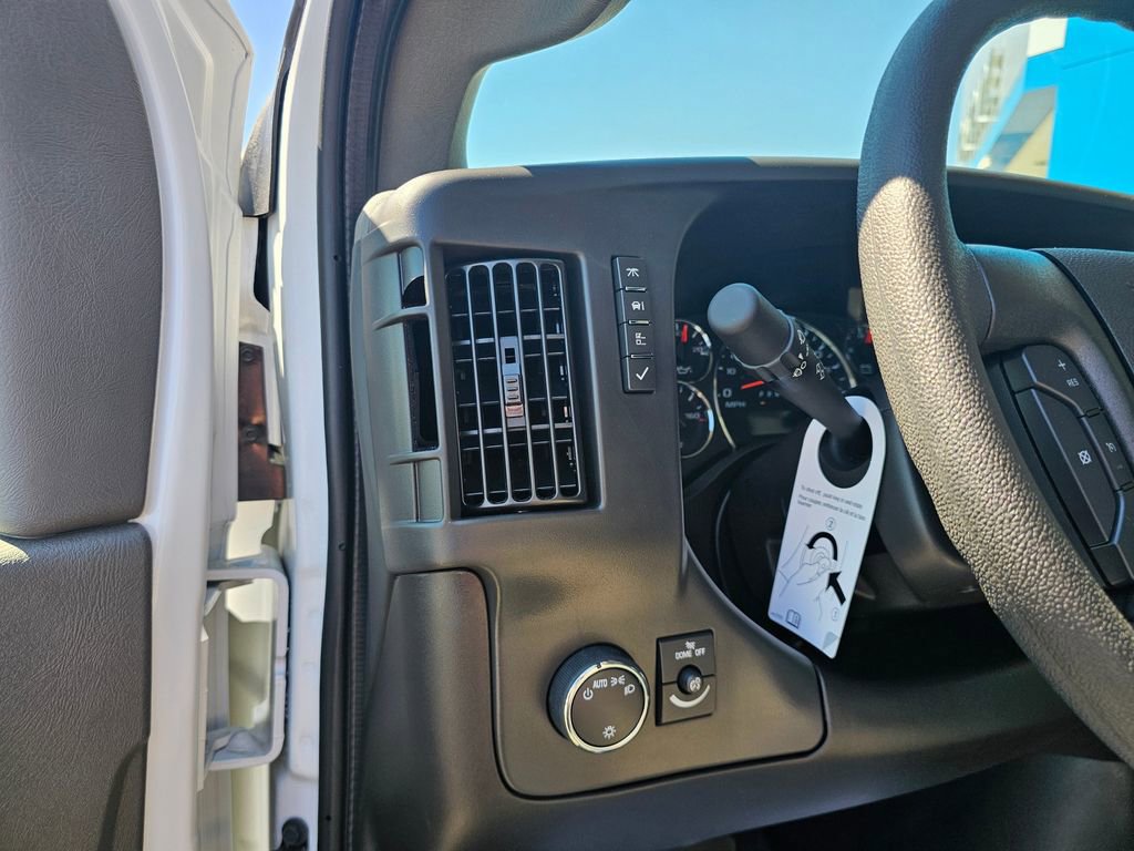 2025 Chevrolet Express Cargo Work Van - Photo 28