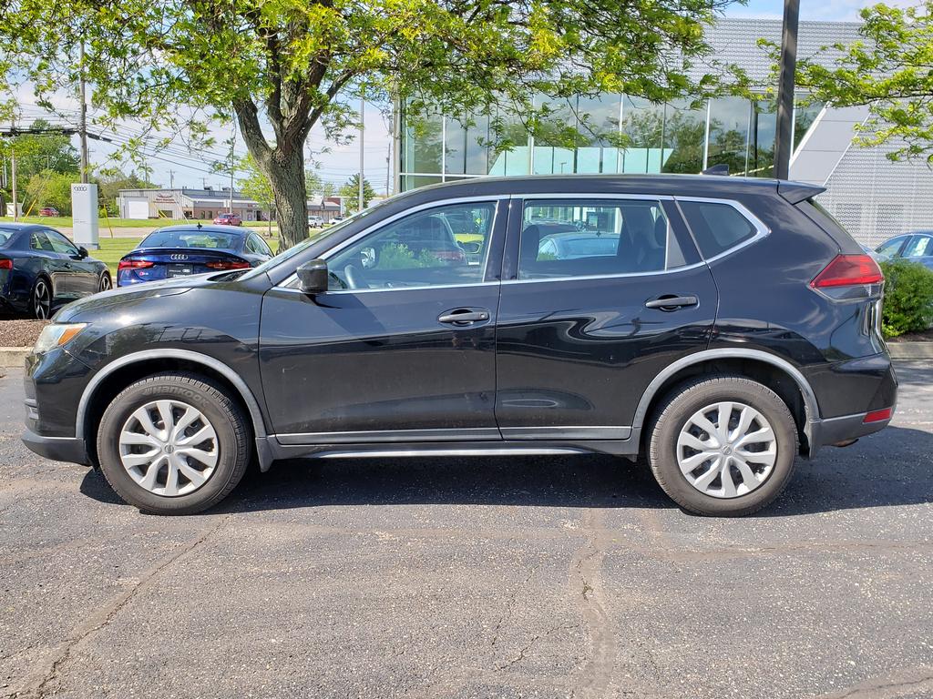 Used 2018 Nissan Rogue S with VIN KNMAT2MV0JP504652 for sale in Cuyahoga Falls, OH