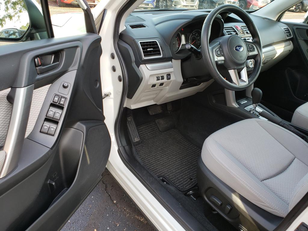 2018 Subaru Forester 2.5i Premium photo 4
