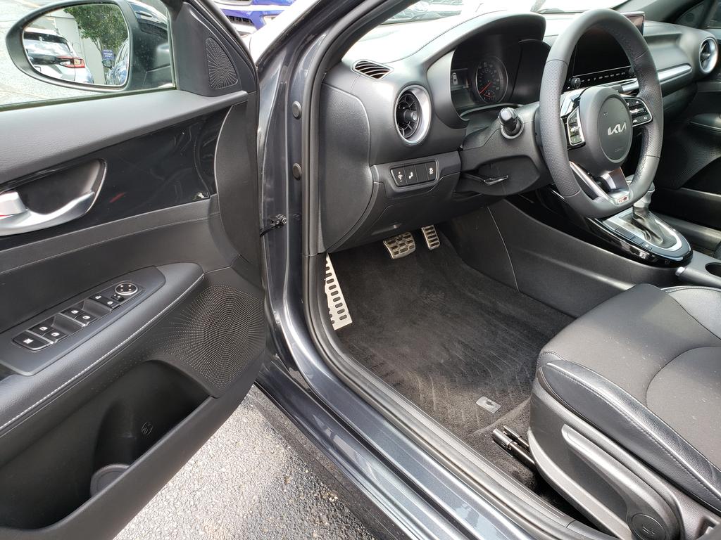 2023 Kia Forte GT-Line photo 4