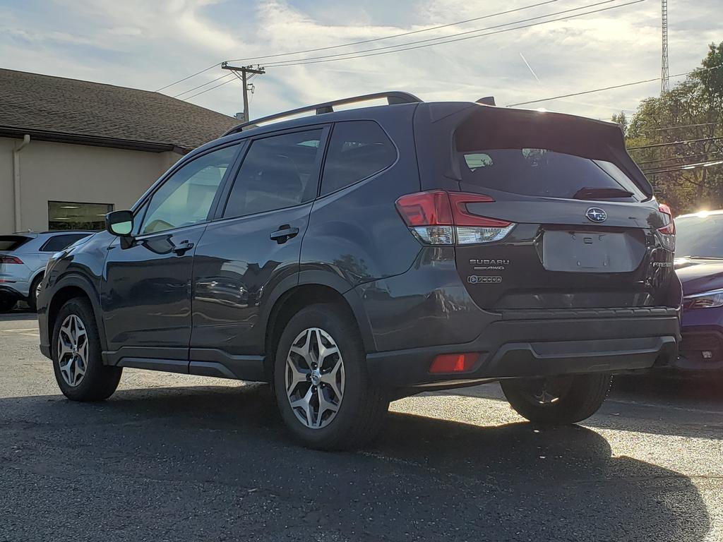 2020 Subaru Forester Premium photo 3