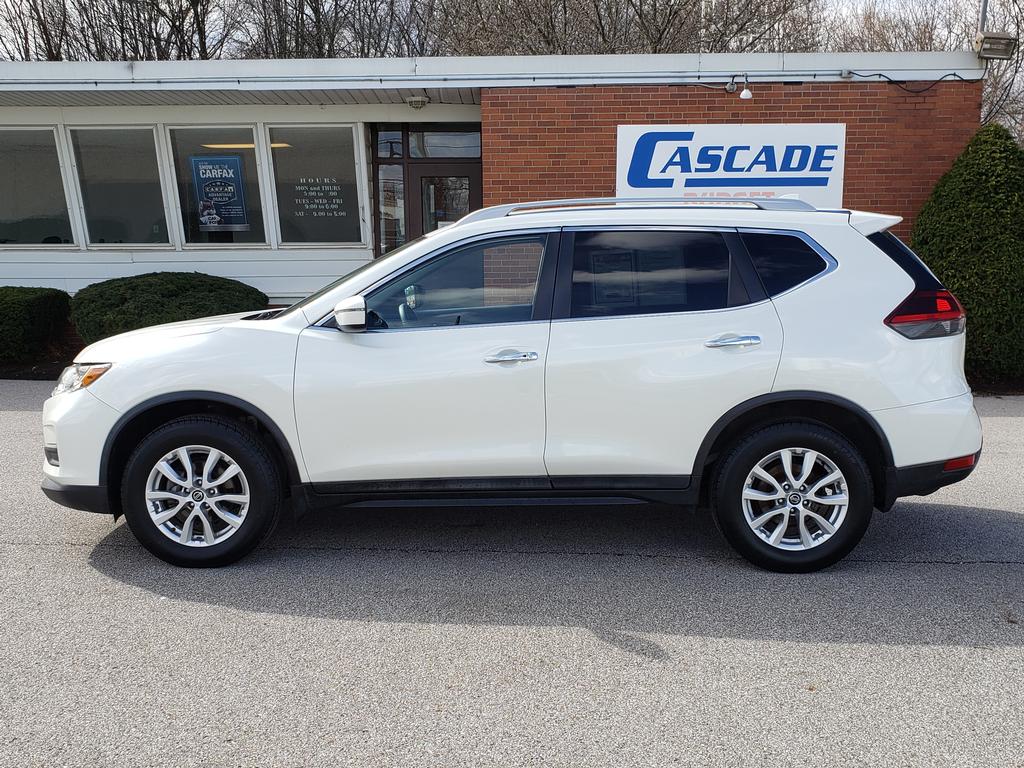 Used 2018 Nissan Rogue SV with VIN 5N1AT2MV6JC813187 for sale in Cuyahoga Falls, OH