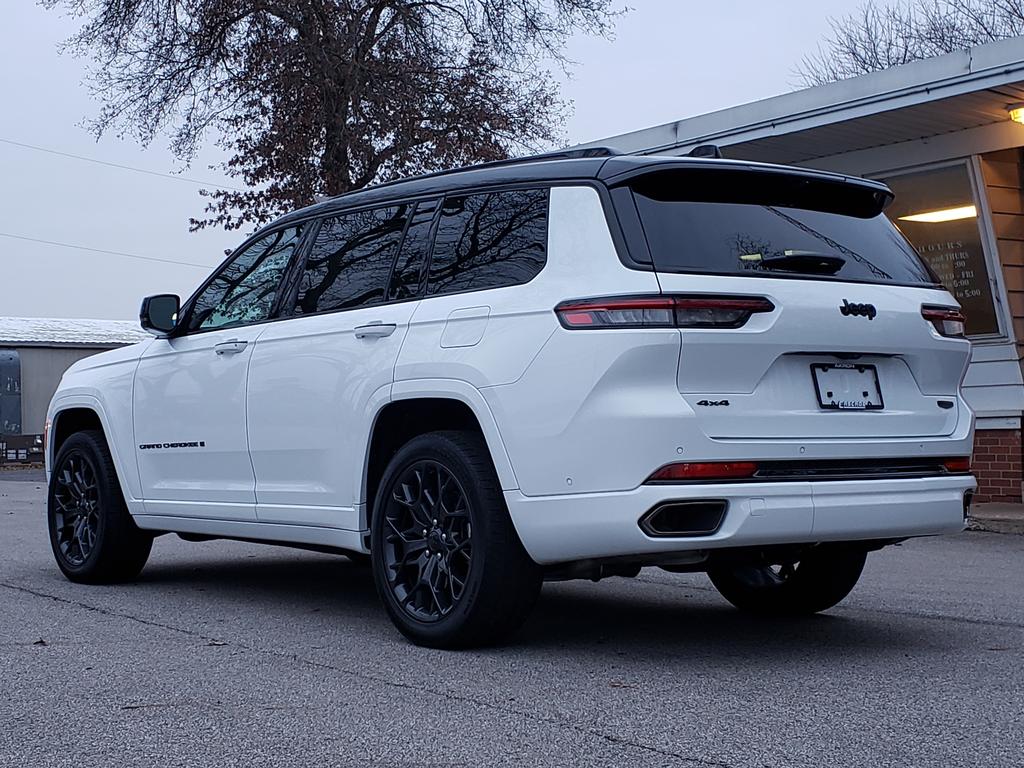 2024 Jeep Grand Cherokee L Summit photo 3