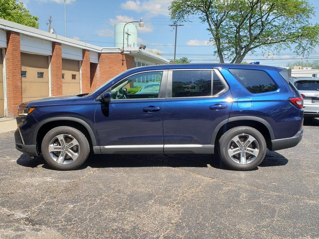 Used 2025 Honda Pilot AWD SUV