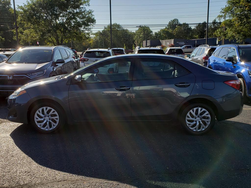 2019 Toyota Corolla LE photo 2