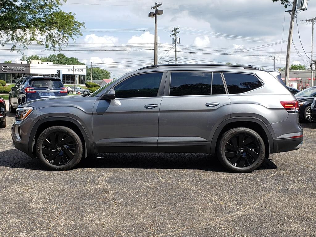 Used 2024 Volkswagen Atlas 2.0T SE w/Technology 4MOTION SUV