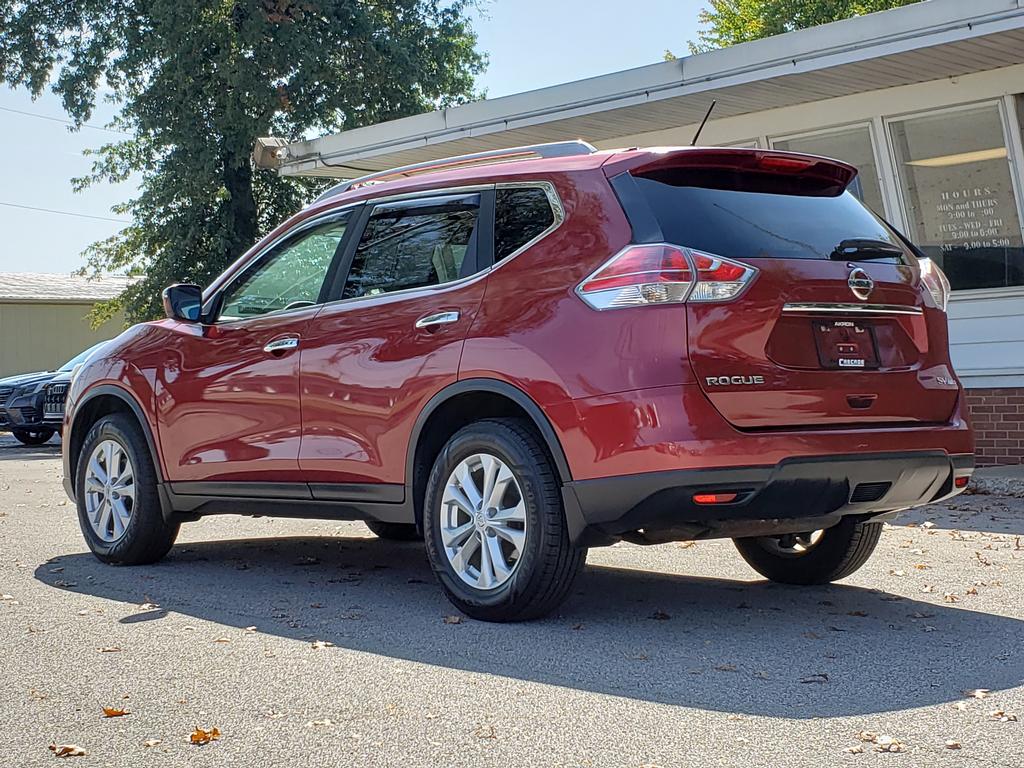 2016 Nissan Rogue SV photo 2