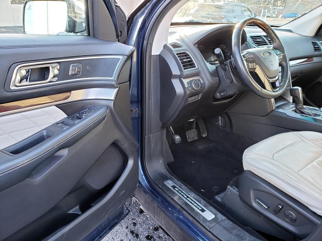 Used 2017 Ford Explorer Platinum 4WD SUV