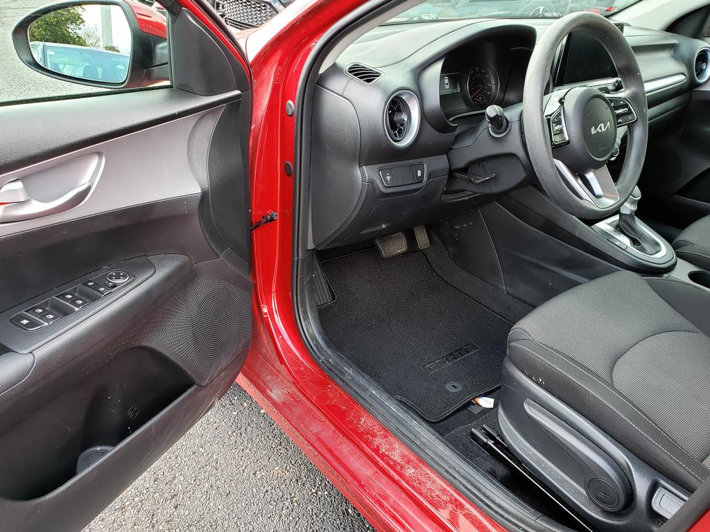 2024 Kia Forte LXS photo 4