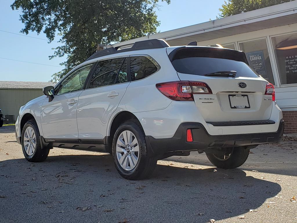 2018 Subaru Outback 2.5i Premium photo 2