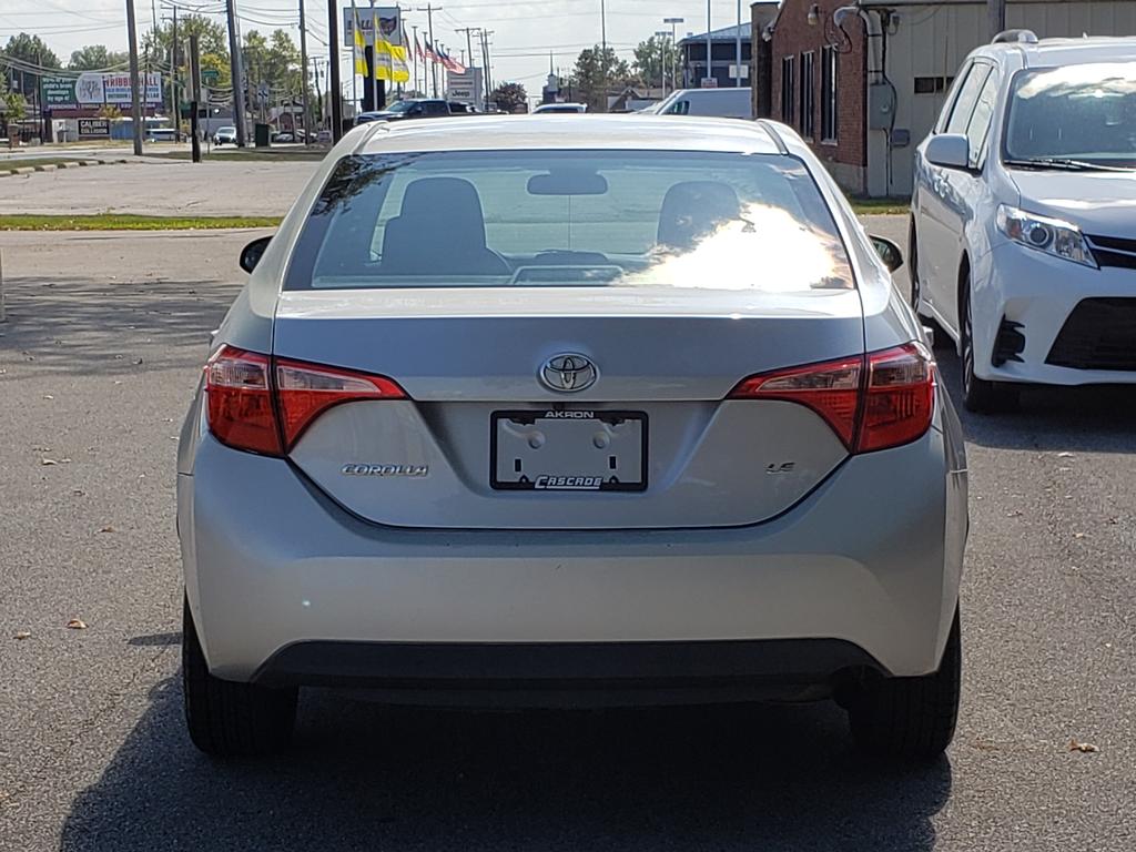 2017 Toyota Corolla LE photo 4