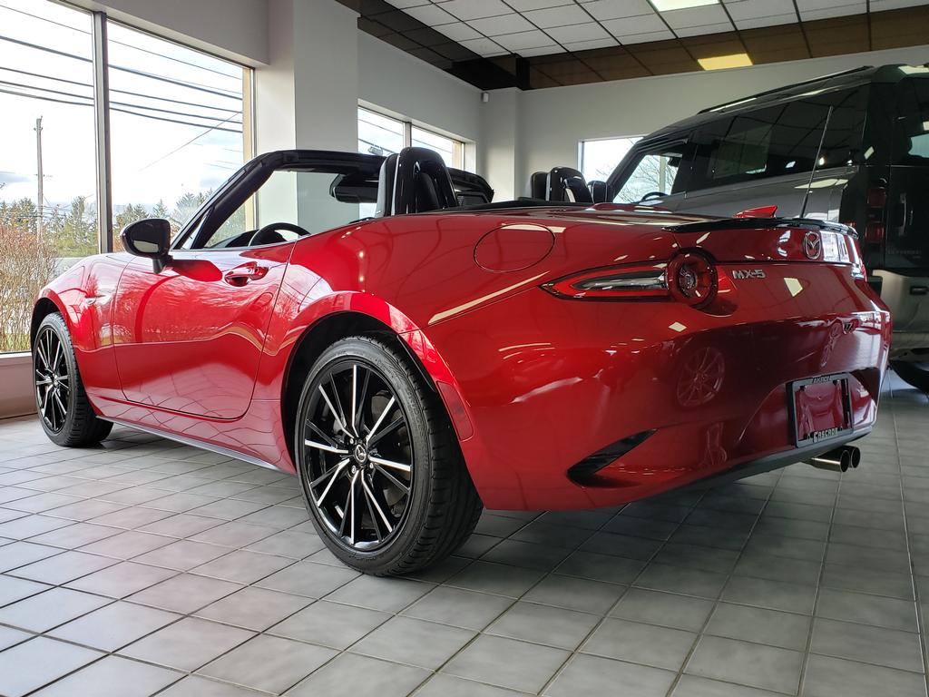 2024 Mazda MX-5 Miata Miata Grand Touring photo 3