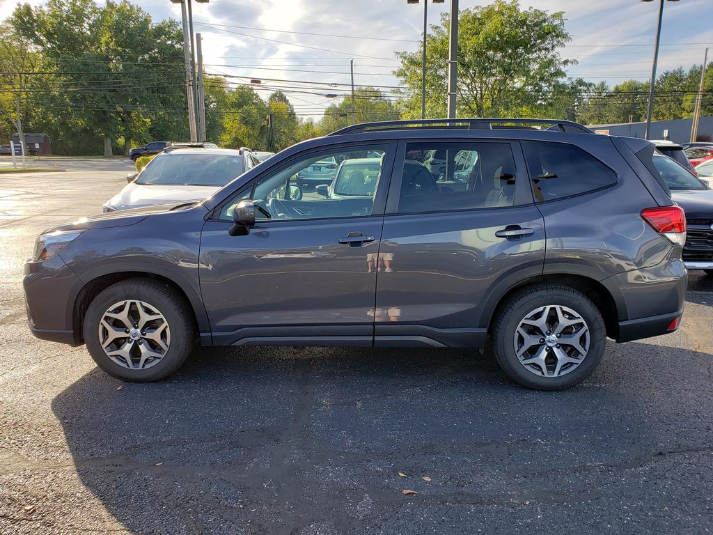 2020 Subaru Forester Premium photo 2