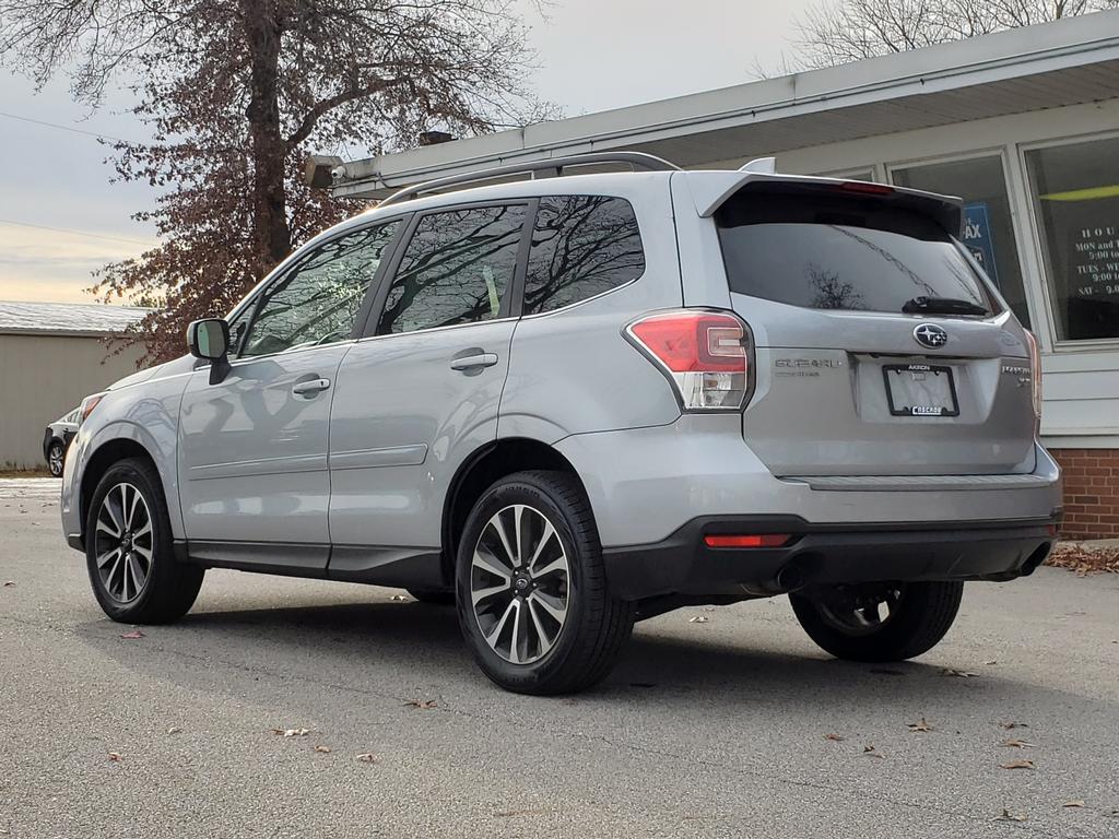2018 Subaru Forester Premium photo 3