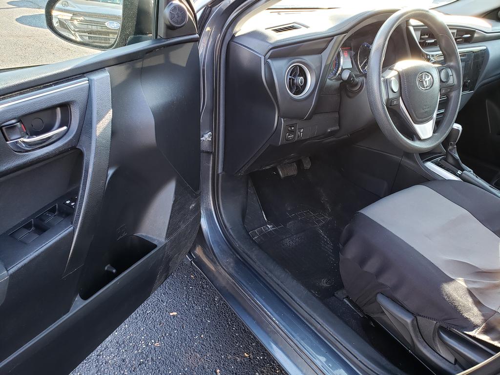 2019 Toyota Corolla LE photo 4