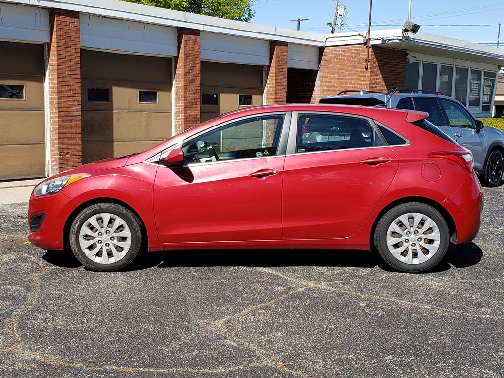 Used 2016 Hyundai Elantra GT Base with VIN KMHD35LH9GU270186 for sale in Cuyahoga Falls, OH