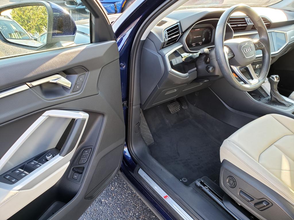2022 Audi Q3 S line Premium Plus 45 TFSI photo 2