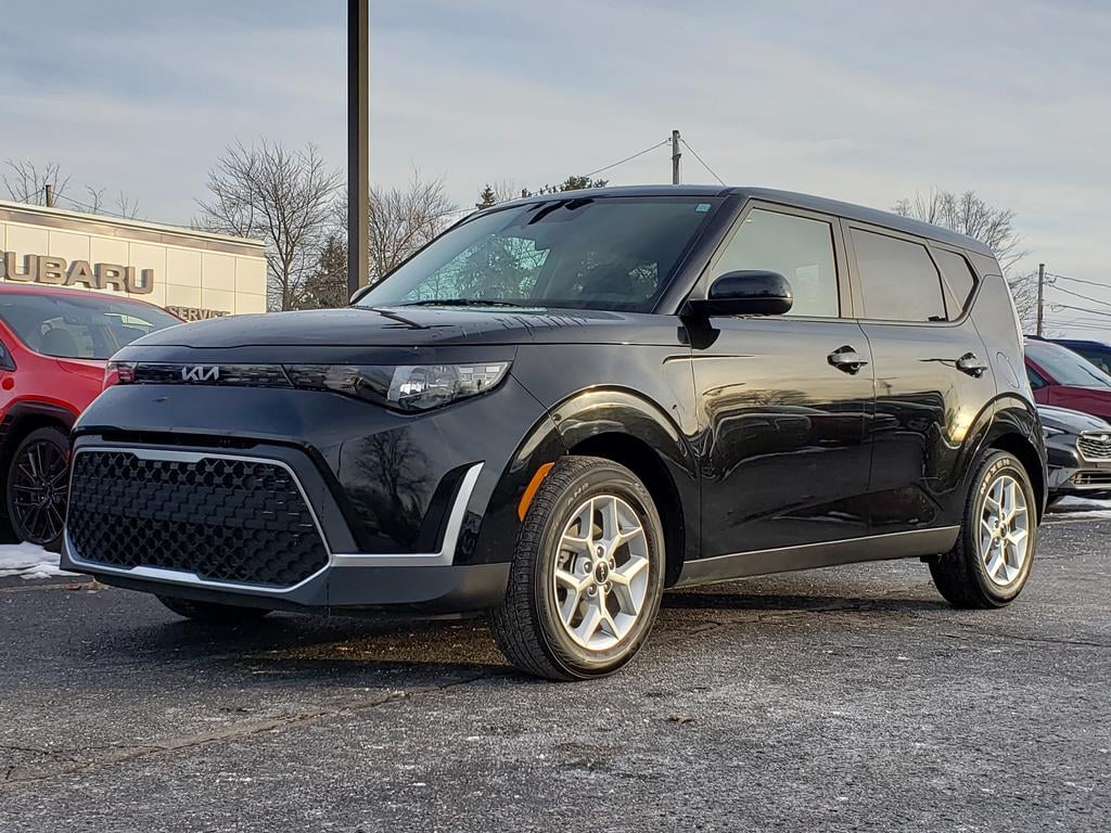 2023 Kia Soul LX's photo