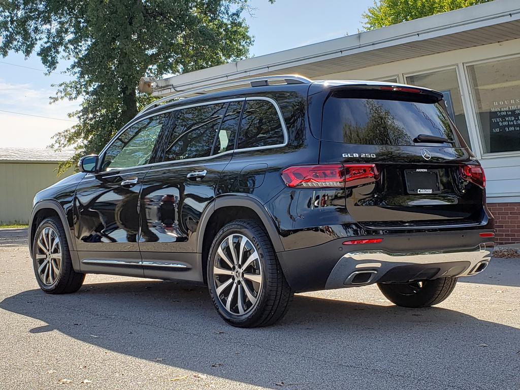 2023 Mercedes Benz GLB 250 4MATIC photo 2