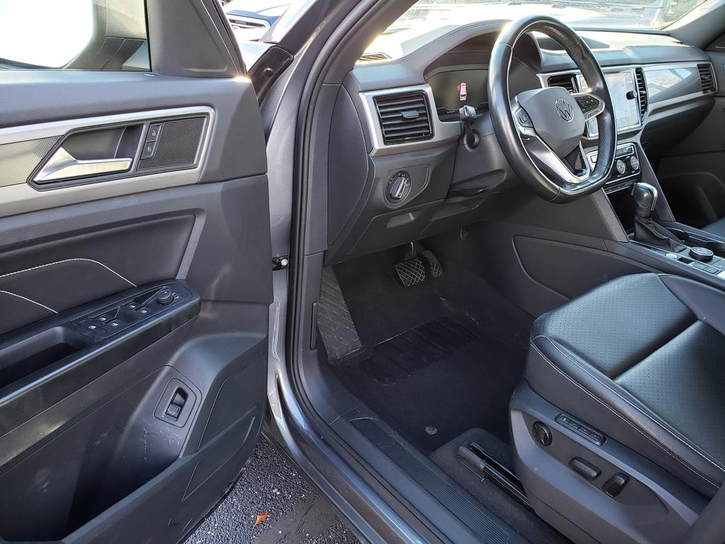 2020 Volkswagen Atlas Cross Sport SEL photo 3