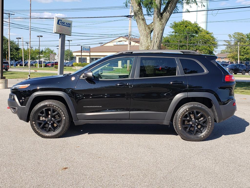 Used 2017 Jeep Cherokee Trailhawk with VIN 1C4PJMBS8HW637759 for sale in Cuyahoga Falls, OH