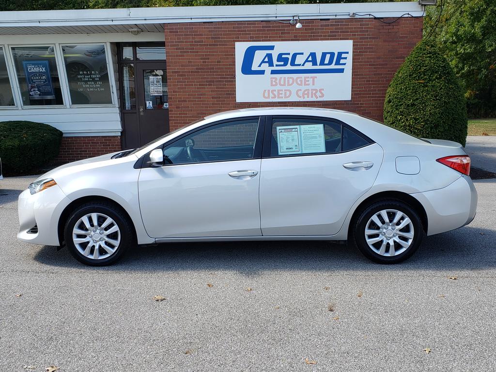 2017 Toyota Corolla LE photo 2