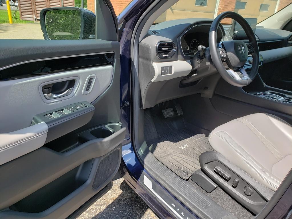 Used 2025 Honda Pilot AWD SUV