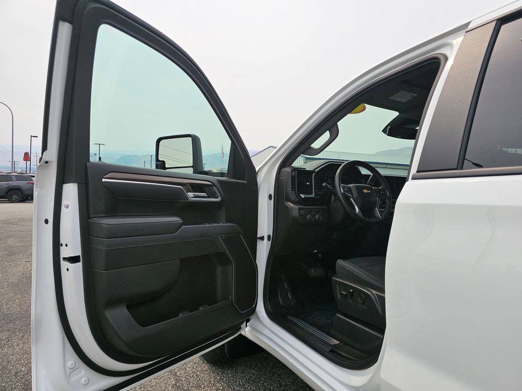 2025 Chevrolet Silverado 1500 LT - Photo 27