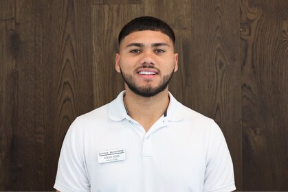 Staff member Angel Elias from ID_e29e097ee902