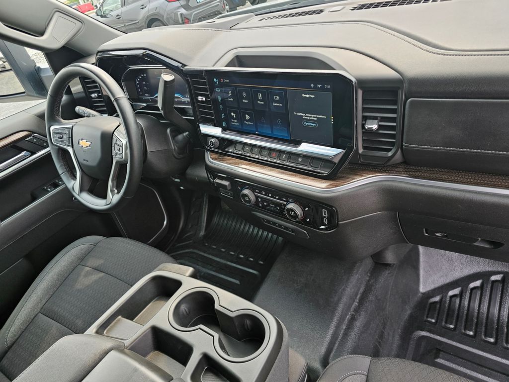 2025 Chevrolet Silverado 1500 LT - Photo 18