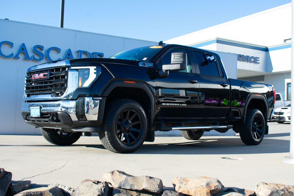 2025 GMC Sierra 3500HD Pro's photo