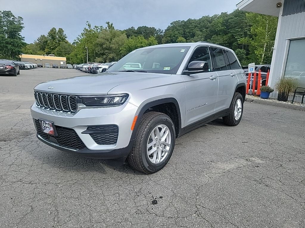 New 2025 Jeep Grand Cherokee LAREDO X 4X4 Sport Utility