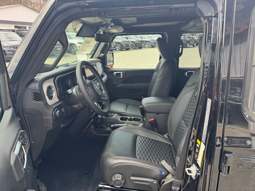 2025 Jeep Wrangler 4-Door Sahara - Photo 7